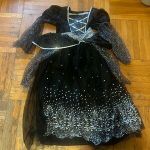 Halloween black and silver dress. Just been worn 1 times. For girls
